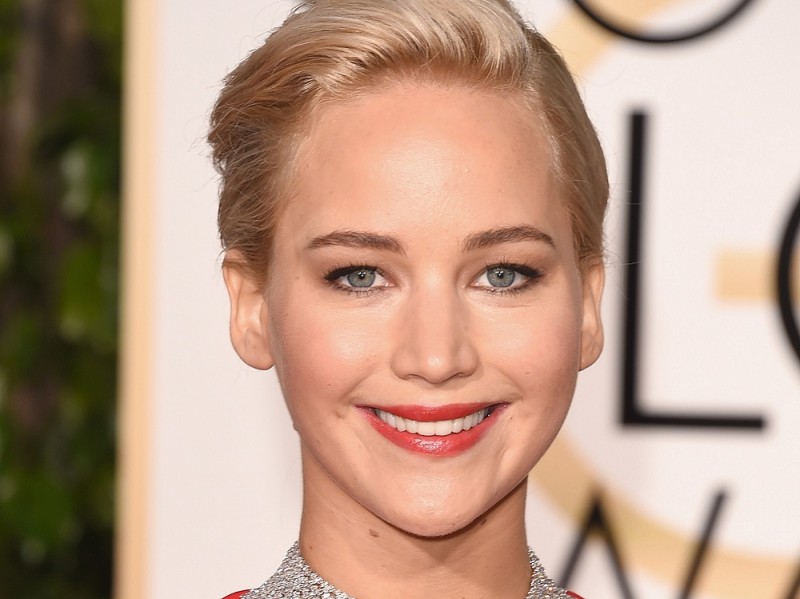 golden-globes-2016-beauty-look-jennifer-lawrence
