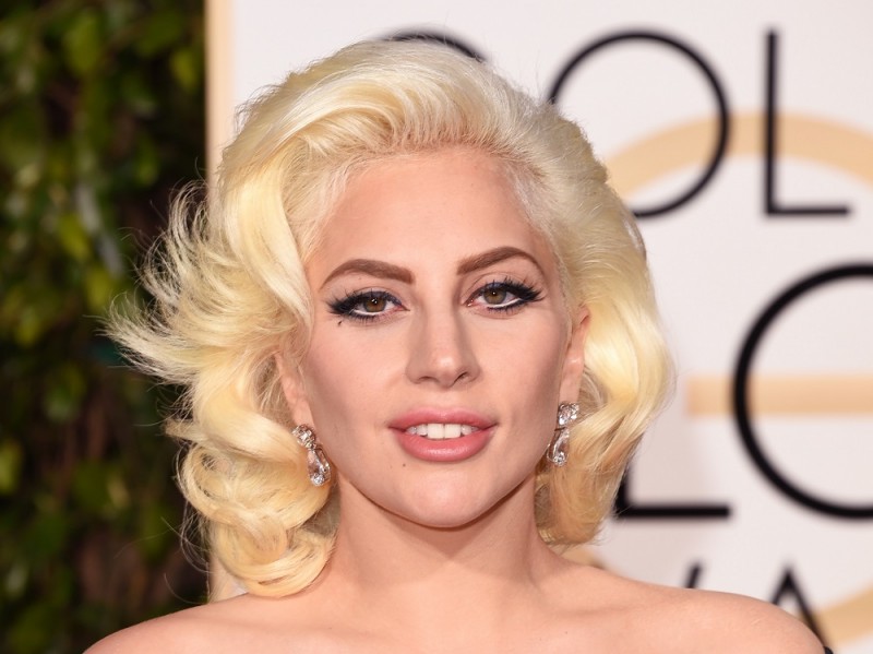 golden-globes-2016-beauty-look-lady-gaga