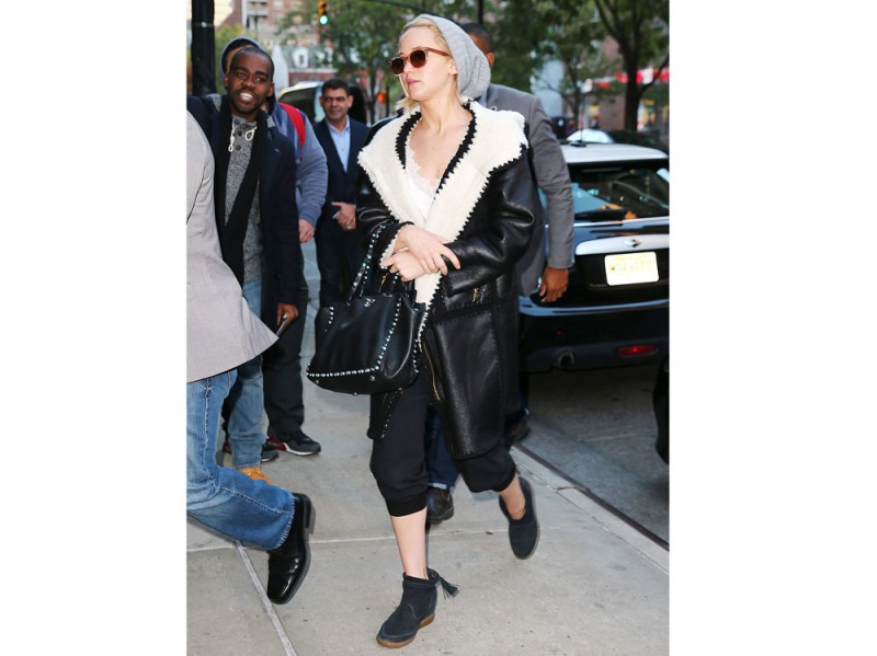 jennifer-lawrence-valentino-rockstud