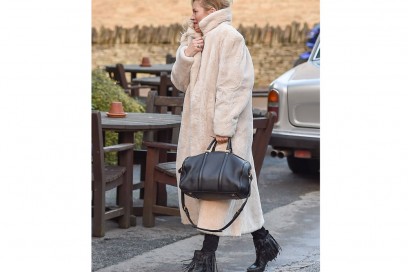 kate-moss-louis-vuitton-sc-satchel