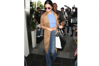 selena-gomez shopper michael michael kors