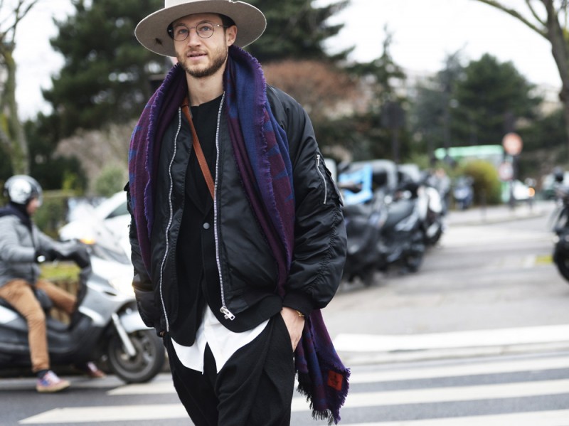 street-parigi-moda-uomo-bomber-cappello