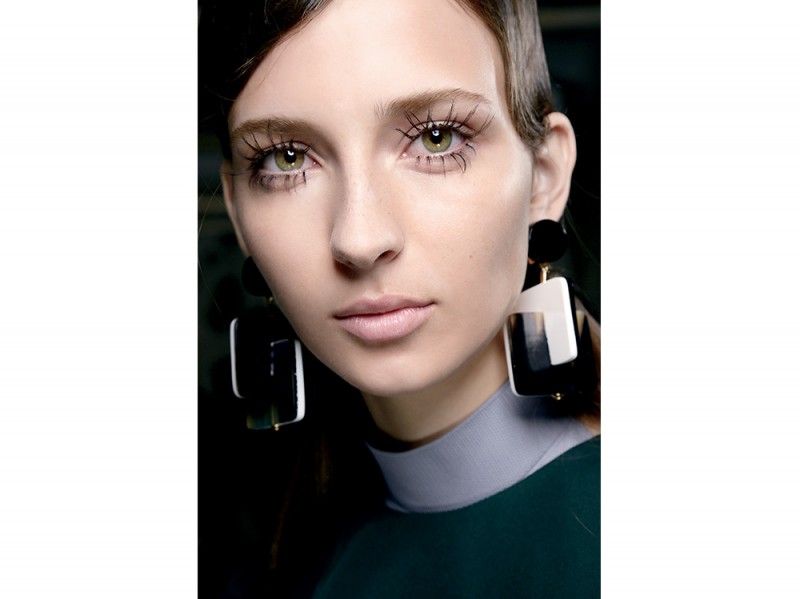 trucco-occhi-tendenze-primavera-estate-2016-mac-cosmetics-marni