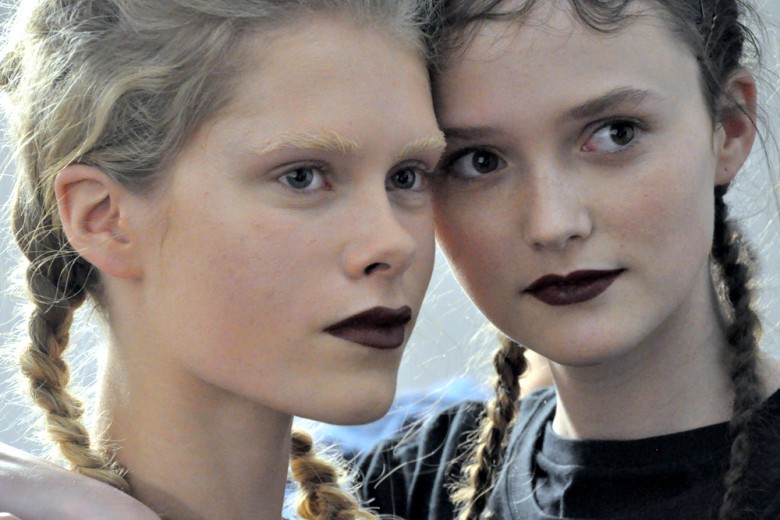 Marco De Vincenzo A/I 2016: il make up tra dark lips e pelle trasparente