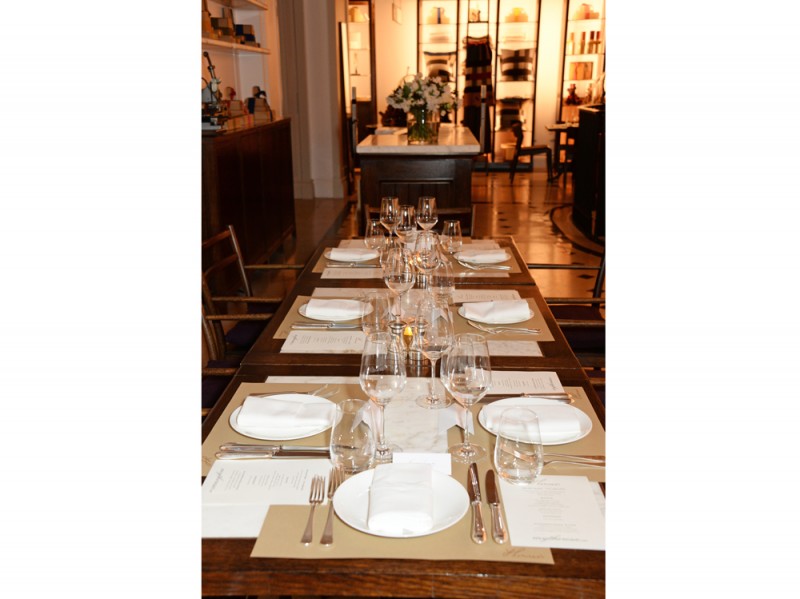 A1_Table-setting-at-Thomas’s-restaurant