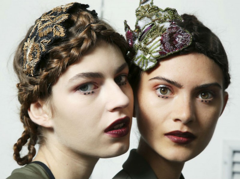 Accessori-tra-i-capelli-Antonio-Marras_bbt_W_S16_MI_025_2241896-800×599 (2)