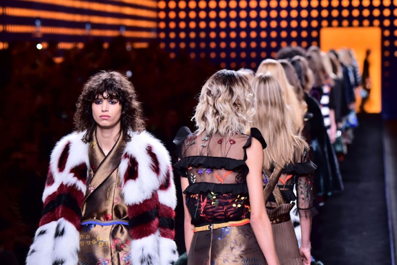 FENDI: pellicce e peluches in passerella