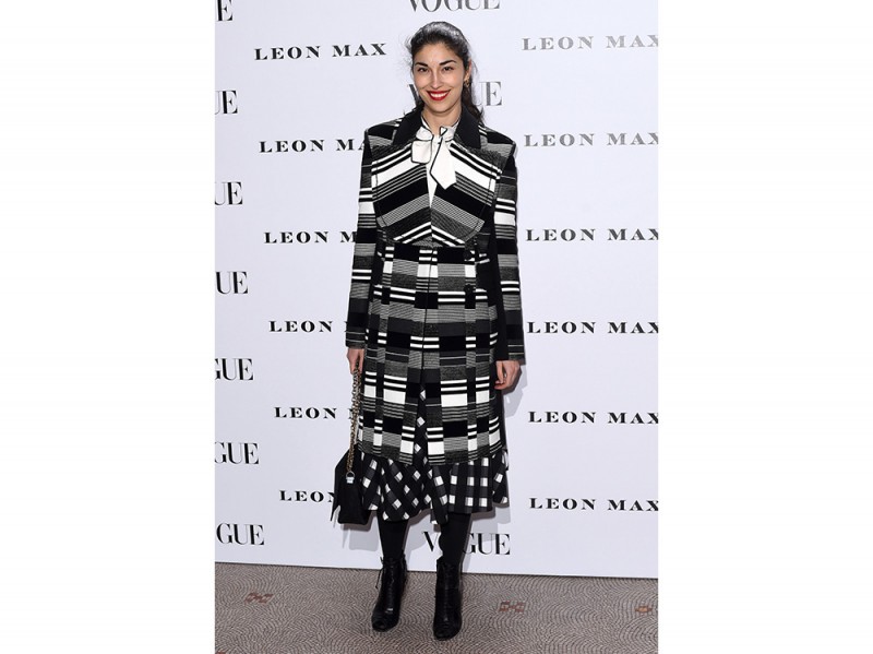 Caroline Issa in black&white