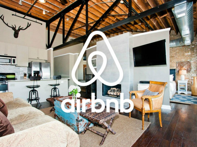 La partnership con Airbnb