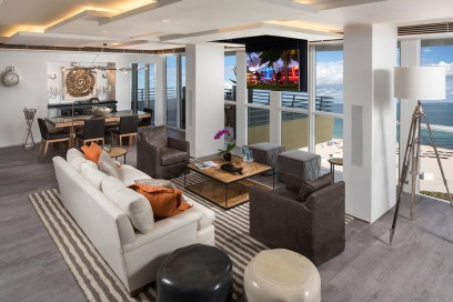 La televisione scende dal soffitto