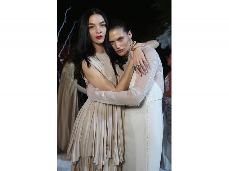 Mariacarla-Boscono-con-Magosia-Bela-cena-di-gala-dubai-2015