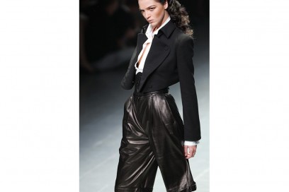 Mariacarla-Boscono-sfilata-alexander-mcqueen-2005