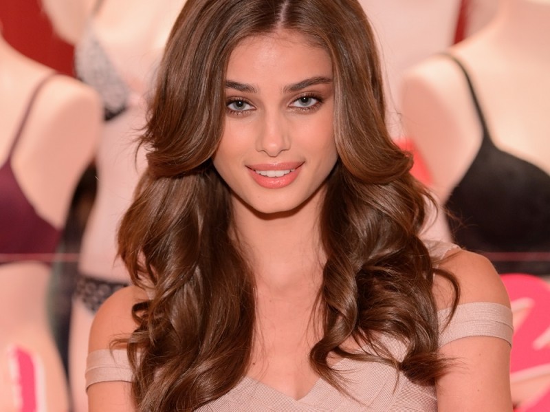Victoria’s Secret Angel Taylor Hill Kicks-Off The Body By Victoria Launch Tour In Chicago