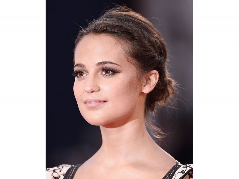 alicia-vikander-chignon-basso