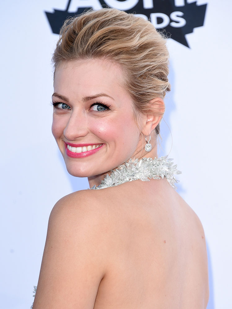 beth-behrs-look-capelli-09