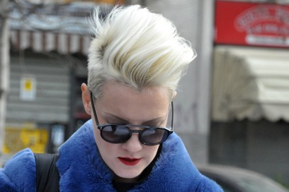 capelli-street-style-milano-ciuffo-biondo-platino