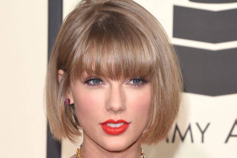 Taylor Swift sfoggia un caschetto perfetto ai Grammy Awards 2016