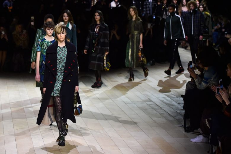 Burberry Autunno-Inverno 2016/17: tra folk e lurex