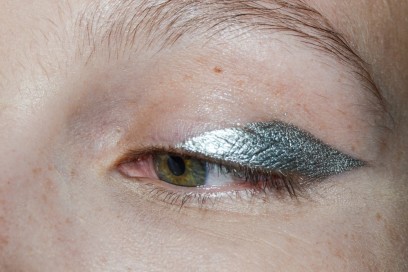 eyeliner-tendenze-primavera-estate-2016-Lutz-Huelle-1