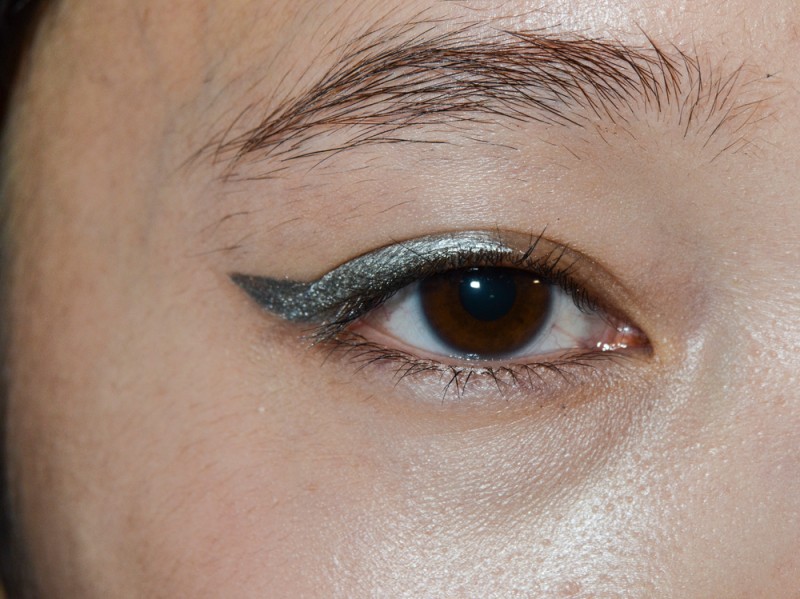 eyeliner-tendenze-primavera-estate-2016-Lutz-Huelle