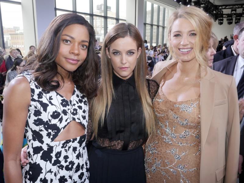 naomie-harris-riley-keough-e-blake-lively-da-michael-kors-olycom