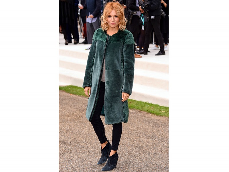 sienna miller stivaletti texani