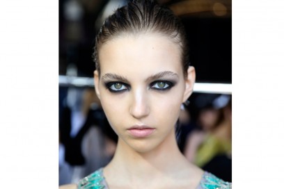 smokey-eyes-primavera-estate-2016-Julien-Macdonald