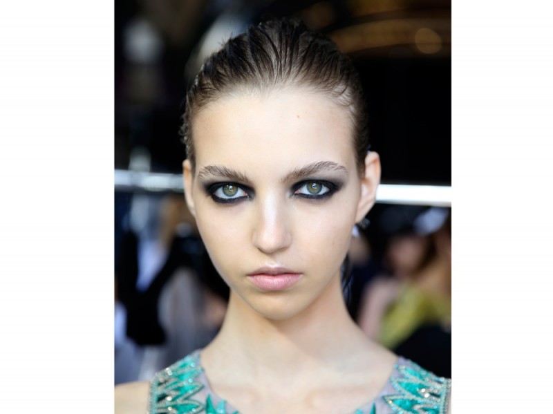 smokey-eyes-primavera-estate-2016-Julien-Macdonald