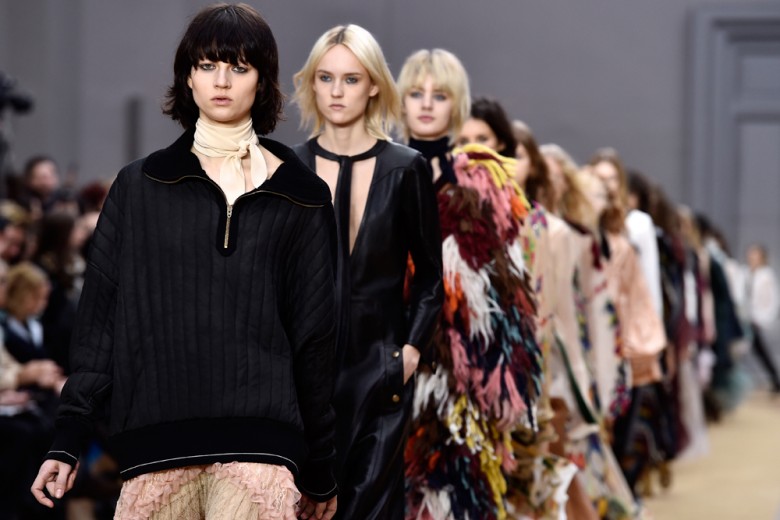 L’inverno rock-romantique di Chloé sfila a Parigi