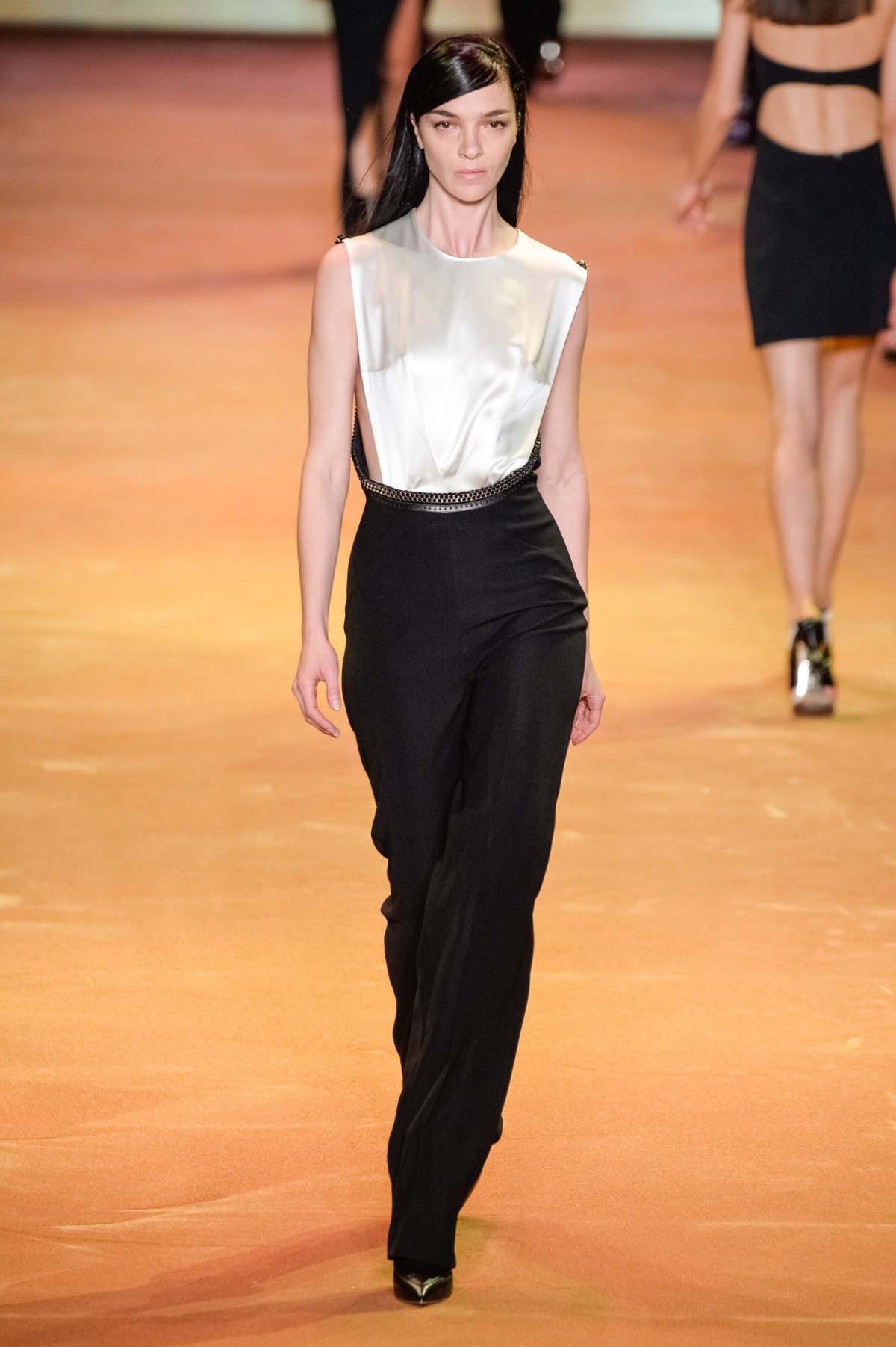 Mugler : Runway – Paris Fashion Week Womenswear Fall/Winter 2016/2017