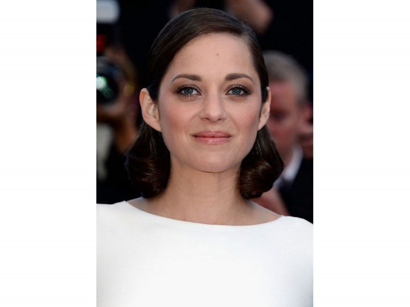 Marion-Cotillard-Mid-Length-Hairstyle-Sleek-Bobedit