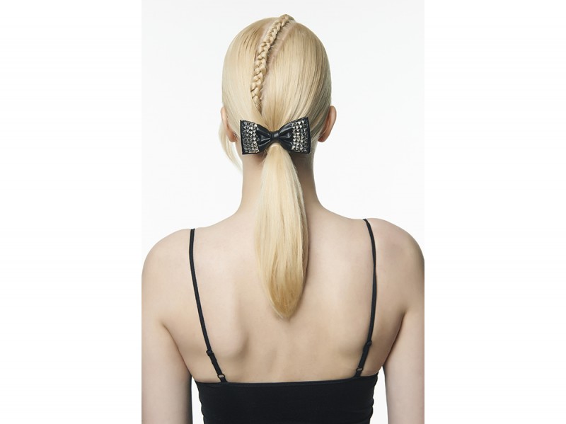 capelli-coda-di-cavallo-TONI&GUY BIKER BOW