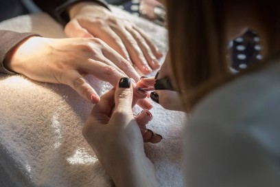 dior-polka-dots-manicure-step-3