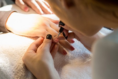 dior-polka-dots-manicure-step-4