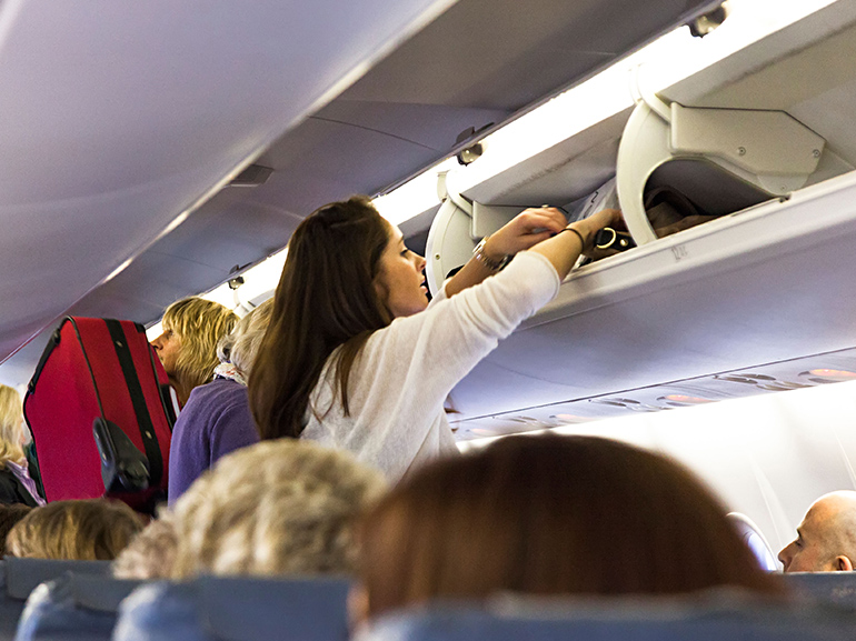 donna bagaglio aereo
