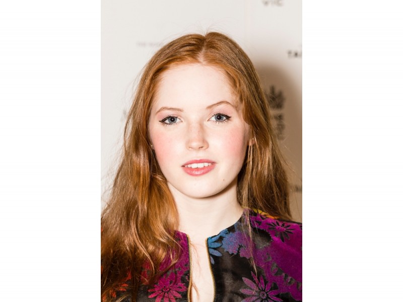 ellie-bamber-beauty-look-2