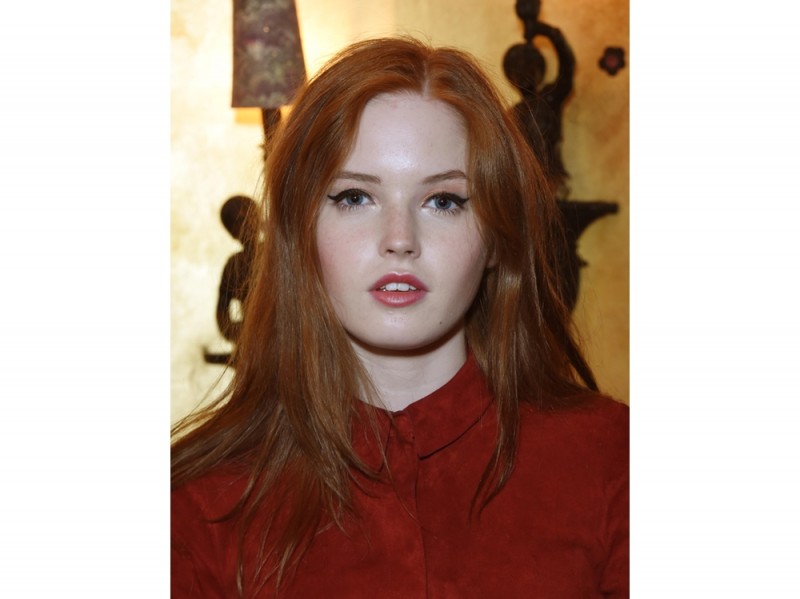 ellie-bamber-beauty-look-3