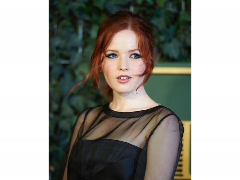 ellie-bamber-beauty-look-6