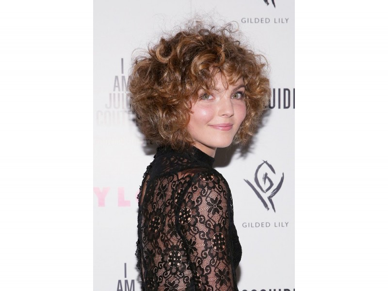 frangia-capelli-ricci-lunghi-corti-2016-camren-bicondova