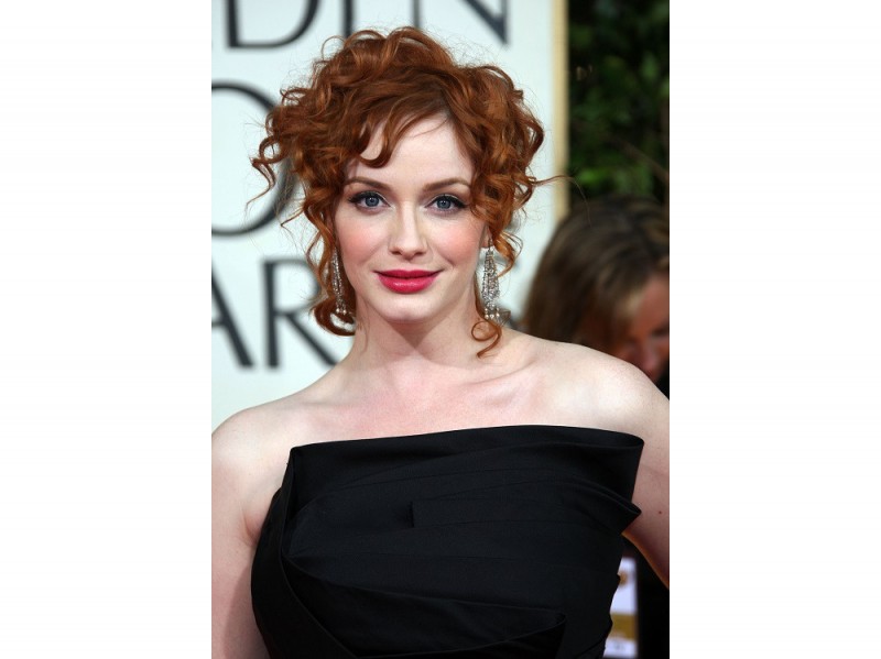 frangia-capelli-ricci-lunghi-corti-2016-christina-hendricks