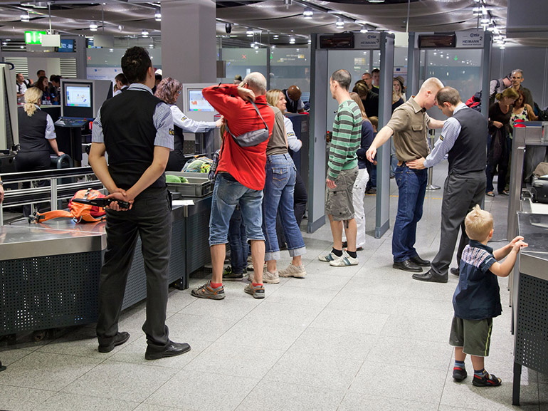 metal detector aeroporto