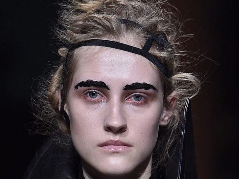 pfw-fw-2016-beauty-look-aganovich