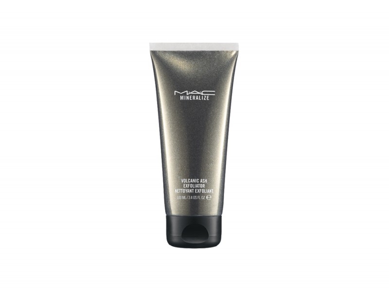 skin-care-viso-black-mac-mineralize-volcanic-ash-exfoliator