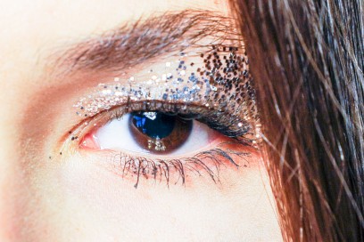 trucco-occhi-glitter-primavera-estate-2016-John-Richmond_eem_W_S16_MI_014_2223084