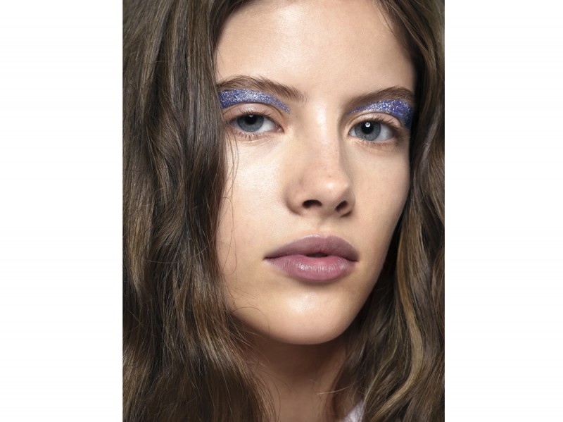 trucco-occhi-glitter-primavera-estate-2016-MAC—g-valli-2128-ss16-pw_high2