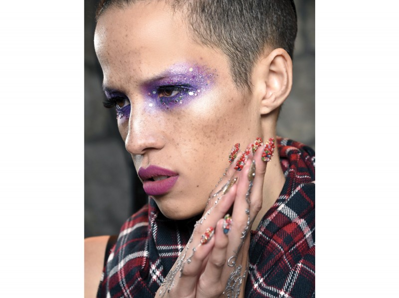 trucco-occhi-glitter-primavera-estate-2016-MAC—m-arora-2086-ss16-pw_high2