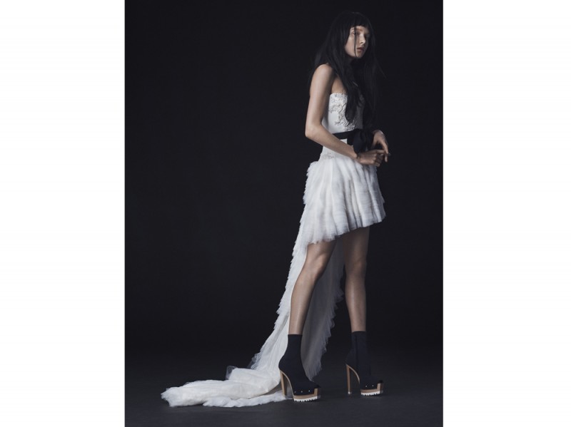 1444748402_f_VeraWang_SS16Bridal_Look9