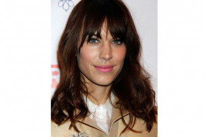 Alexa-Chung-capelli-frangia-lunga