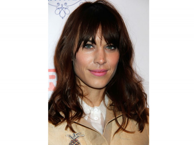 Alexa-Chung-capelli-frangia-lunga