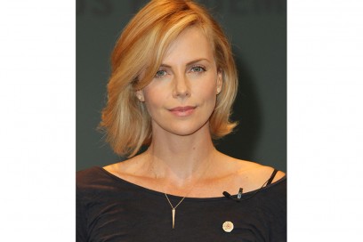 Charlize-Theron-capelli-lunghezza-media